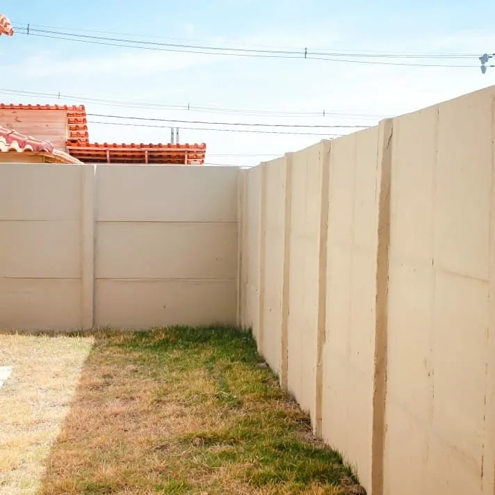 Muros pre moldados modelo ônix 2,00 altura fortex base — Venndas em Suzano sao paulo.