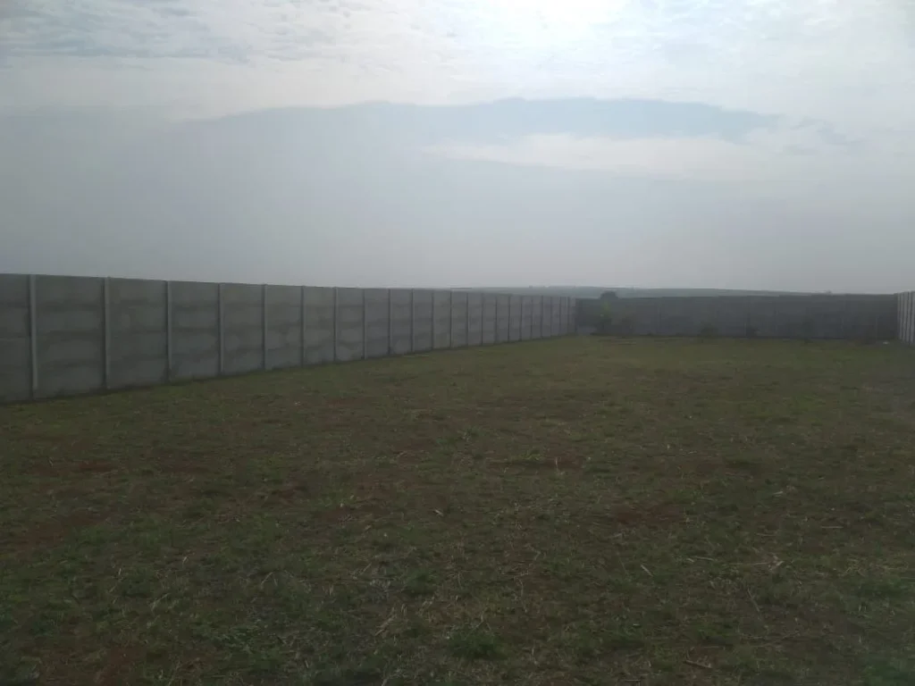 Muros pre moldados modelo ônix 2,40 altura fortex base, Serviços em Suzano sao paulo.
